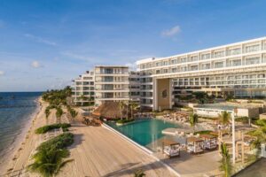 Traslado al hotel Sensira Resort & Spa Riviera Maya