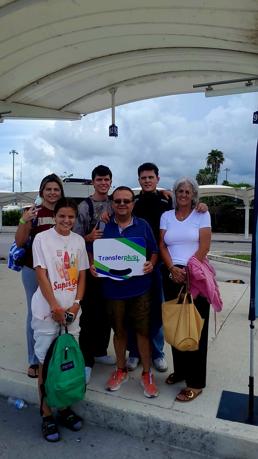 How to book private van transportation at Cancun Airport