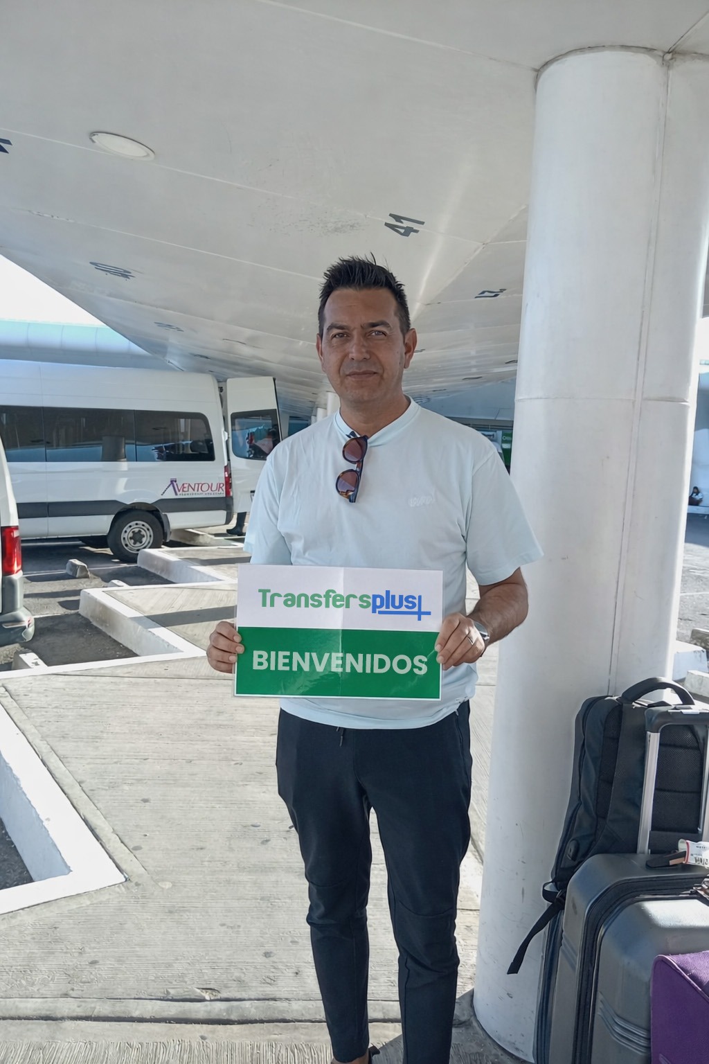 Hay transporte del aeropuerto de cancun a la zona hotelera By Transfers Plus